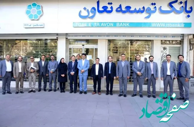 خدمات به بخش‌های تولیدی و تعاونی ها و کسب رضایتمندی مشتریان در شعب بانک توسعه تعاون استان خراسان رضوی مطلوب می باشد