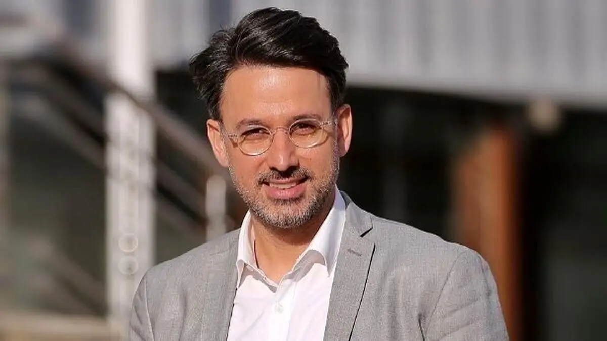 حمله مجری معروف استقلالی به آذری جهرمی + ویدیو