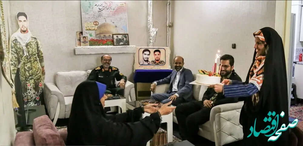 عکس | این سردار معروف سپاه برای این دختر جشن تولد گرفت