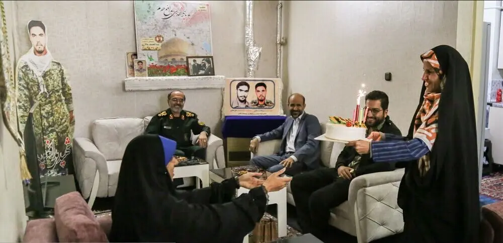 عکس | این سردار معروف سپاه برای این دختر جشن تولد گرفت