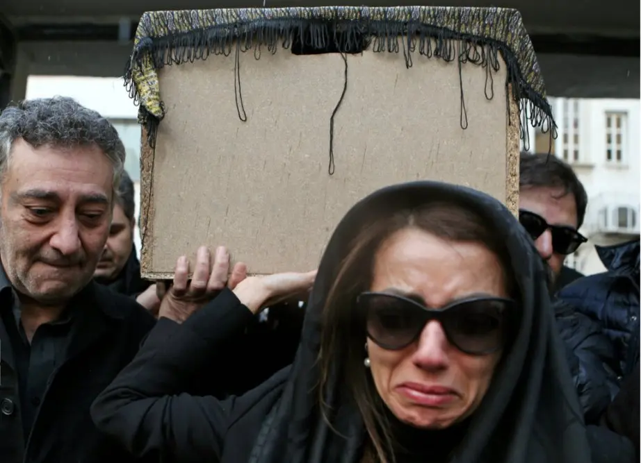 تصاویری از مراسم تشییع و بدرقه بیتا فرهی بازیگر سینما و تلویزیون