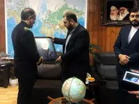 تجلیل مدیرعامل سازمان منطقه آزاد انزلی از فرمانده ناوگان شمال