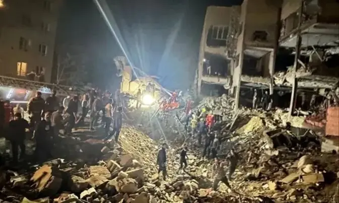 اخبار لحظه به لحظه از حمله آمریکا به ایران امروز شنبه ۱ فروردین ۱۴۰۵ | از درخواست عربستان برای تشدید حملات به ایران تا صدای انفجارهای شدید در تهران