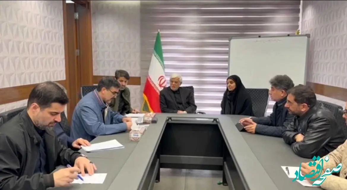 عارف: پشتیبانی از جبهه‌ها عامل دلگرمی رزمندگان است