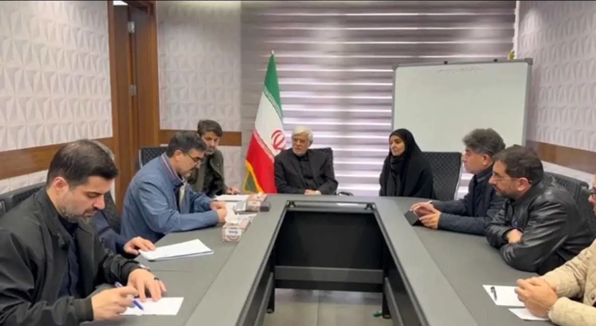 عارف: پشتیبانی از جبهه‌ها عامل دلگرمی رزمندگان است