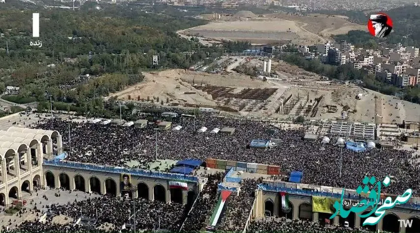 یک تصویر با اقتدار از ورود رهبر انقلاب به مراسم مصلای تهران | لرزه بر اندام دشمن افتاد