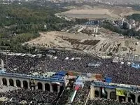 یک تصویر با اقتدار از ورود رهبر انقلاب به مراسم مصلای تهران | لرزه بر اندام دشمن افتاد