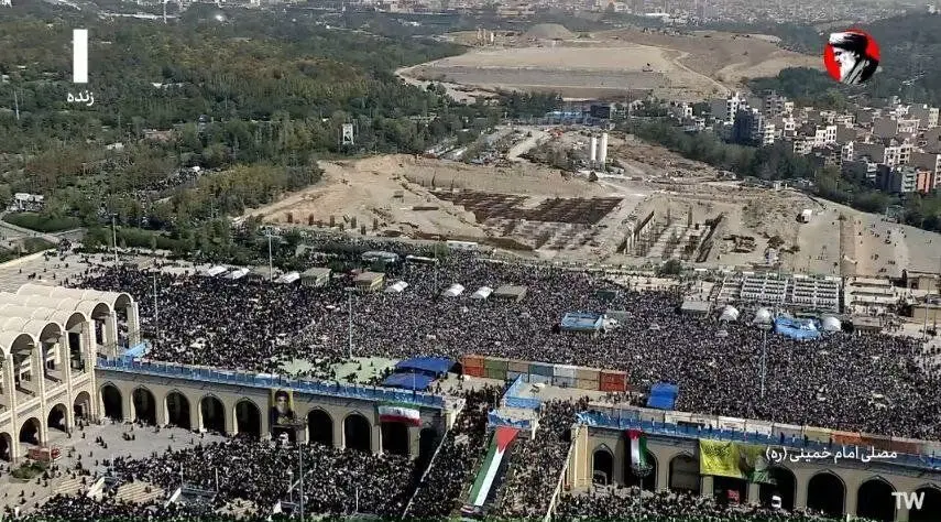 یک تصویر با اقتدار از ورود رهبر انقلاب به مراسم مصلای تهران | لرزه بر اندام دشمن افتاد