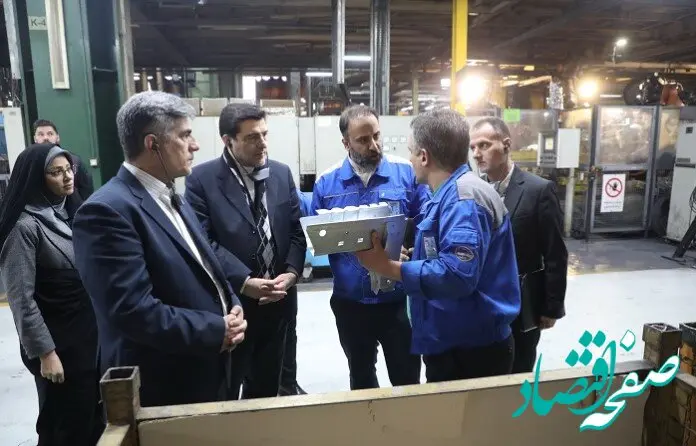 سیاست دیپلماسی اقتصادی کشور بر حمایت از خودروسازی استوار است