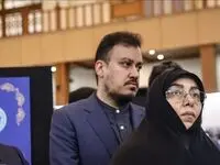 تصویری خاص از همسر و پسر شهید امیرعبداللهیان در کنار مخبر
