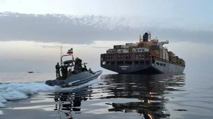 قرارداد ۱۰۰ میلیون دلاری نیروی دریایی آمریکا با یک شرکت هوش مصنوعی برای پاکسازی مین های تنگه هرمز