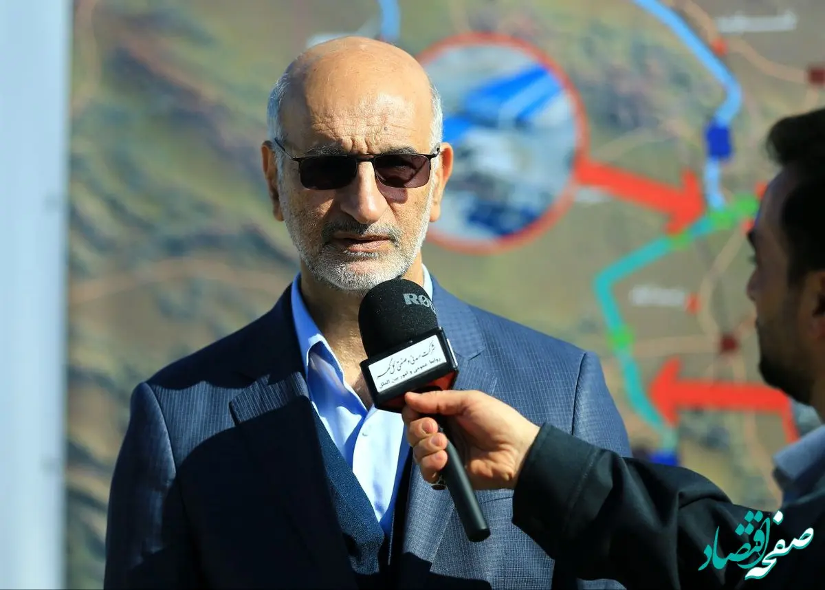 بازدید موثقی نیا از مخزن انتقال آب گل گهر سیرجان از خلیج فارس