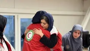 حضور پردیس احمدیه بازیگر سینما در میان امدادگران جمعیت هلال احمر در لحظه تحویل سال