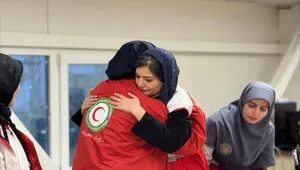 حضور پردیس احمدیه بازیگر سینما در میان امدادگران جمعیت هلال احمر در لحظه تحویل سال
