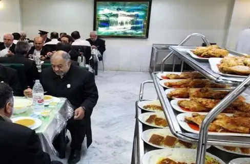 نحوه گرفتن غذای متبرک امام رضا علیه السلام