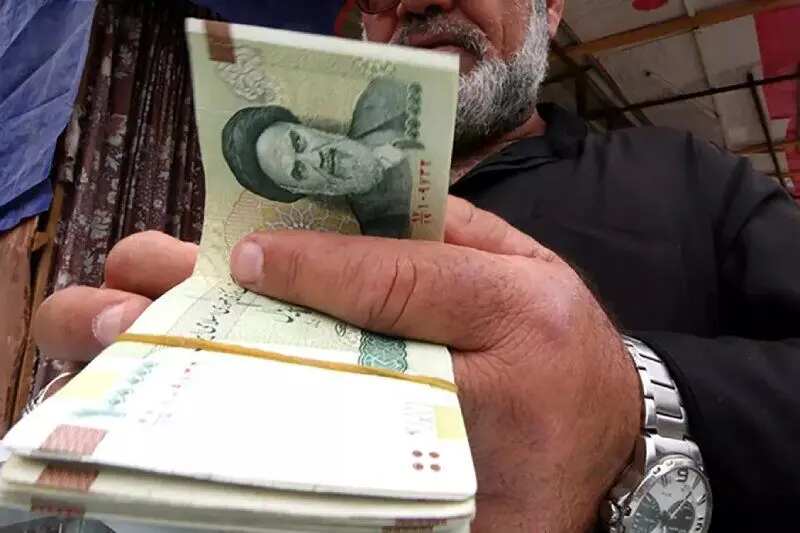 از خبر تازه شورای عالی کار درباره دستمزد ۱۴۰۳ تا عدد پیشنهادی وزیر کار برای حقوق کارگران 
