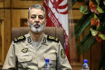 کری خوانی موشکی فرمانده کل ارتش | دشمن در راهبردهای پهپادپایه خود تجدیدنظر کند