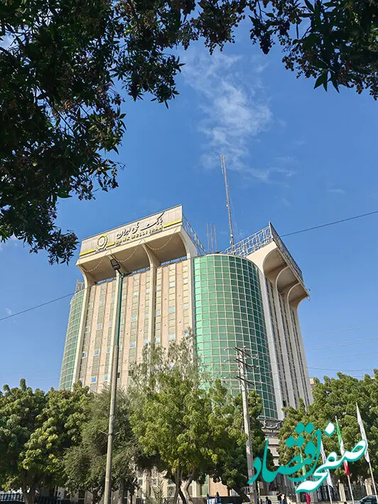 مدیرعامل بانک ملی ایران وارد بندرعباس شد