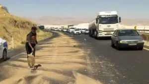 فداکاری راهدار فارس پس از واژگونی خودرو در محور سروستان + جزئیات