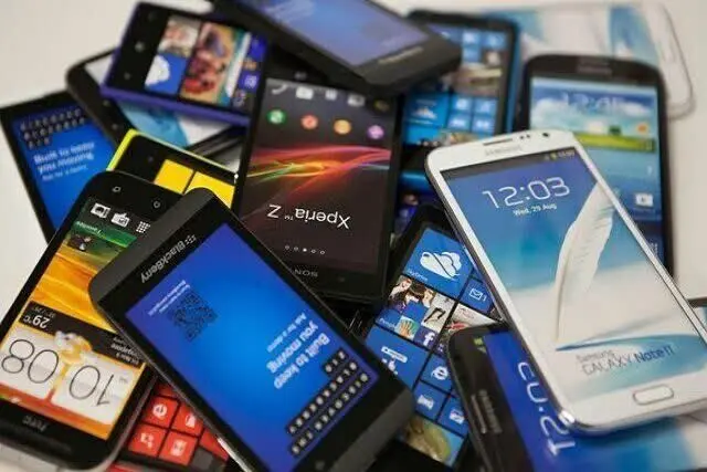 مصرف کنندگان در تله گرانی؟ / سقوط ۱۵ درصدی واردات گوشی موبایل در کنار جهش قیمت ها