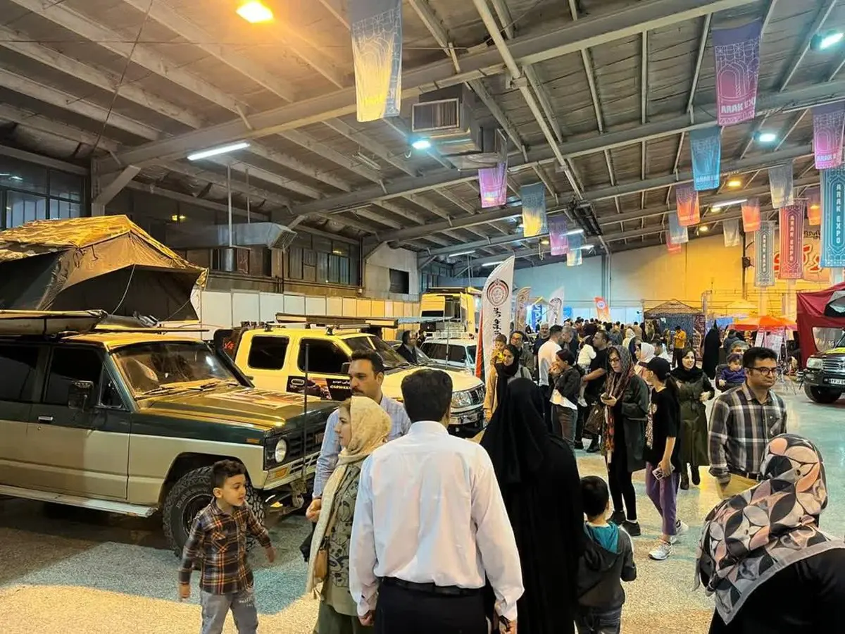 استقبال از غرفه کانون جهانگردی و اتومبیلرانی در نمایشگاه تخصصی آفرود و کمپینگ اراک