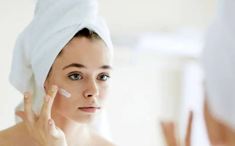 بعد از ماسک ورقه ای صورت را بشوییم یا نه؟ روتین پوستی بعد از ماسک ورقهای چه کنیم؟