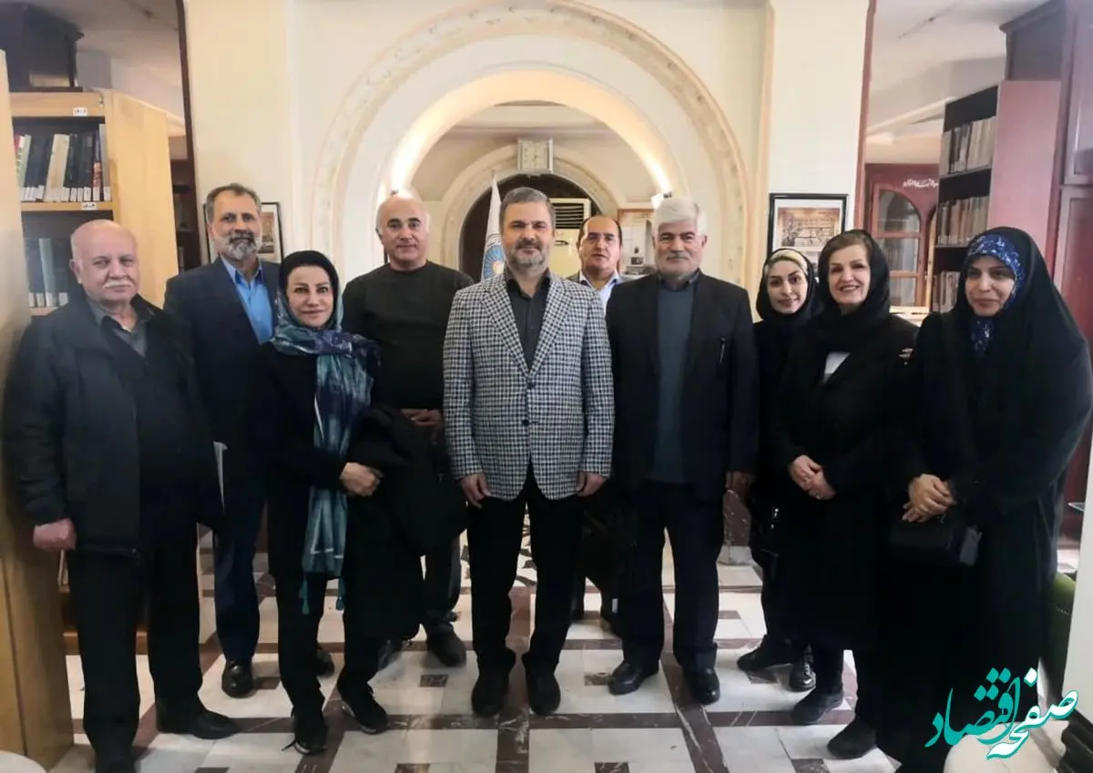 همواره خود را موظف به تکریم پیشکسوتان میدانیم