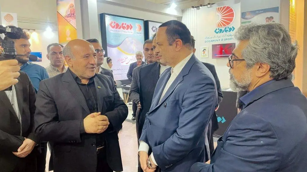 بازدید دبیر شورای عالی مناطق آزاد از غرفه ماکو در ششمین نمایشگاه لجستیک تهران