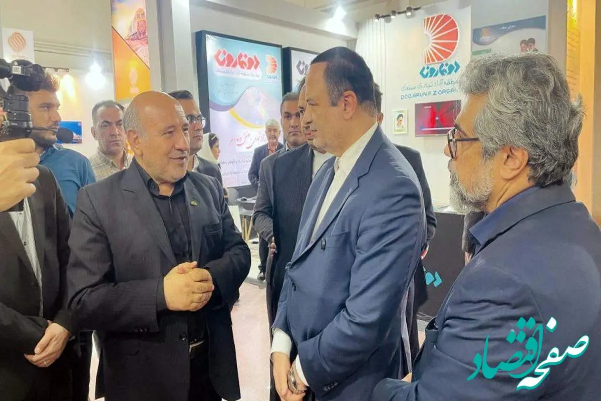 بازدید دبیر شورای عالی مناطق آزاد از غرفه ماکو در ششمین نمایشگاه لجستیک تهران