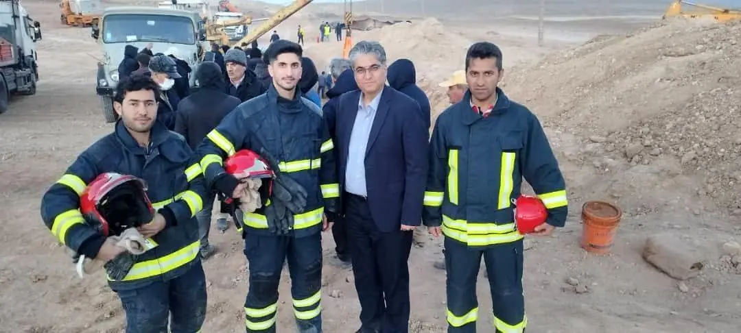 اعزام تیم آتش نشانی شرکت پتروشیمی لردگان به محل حادثه در بروجن