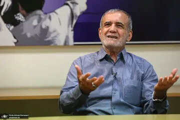 متلک سنگین پزشکیان به تجمع کنندگان مدافع حجاب مقابل مجلس جنجال به پا کرد / با دعوا نمی‌توان کسی را جذب کرد!
