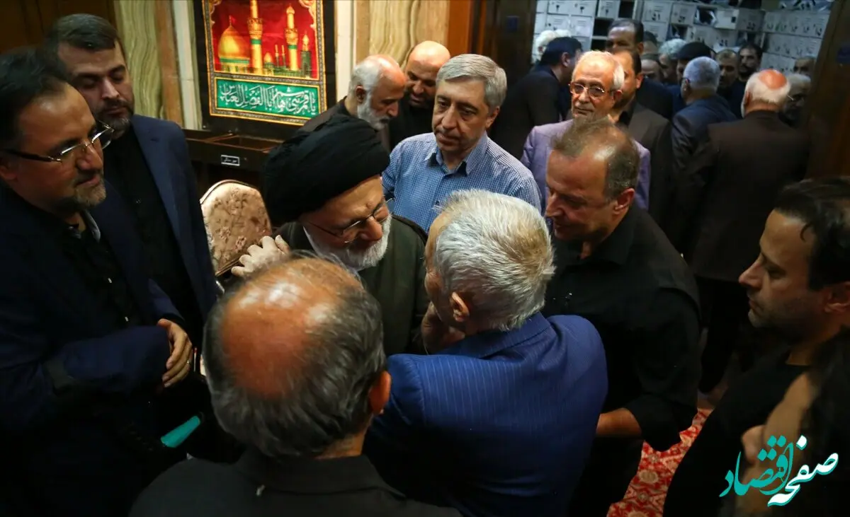 عکس ویژه از حاتمی‌ کیا و مشاور قالیباف کنار یکدیگر/ این دو سردار با لباس شخصی به ختم رفتند