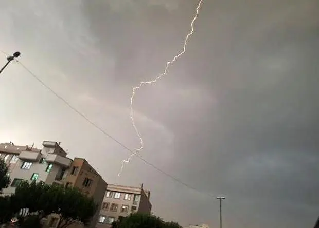 پیش بینی آب و هوای استانها فردا پنجشنبه ۴ تیر 1405؛ رگبار باران، رعد و برق و خیزش گردوخاک 