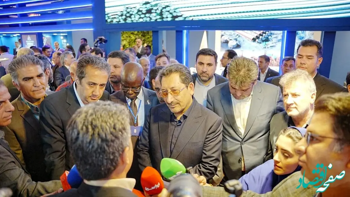 حضور وزیر صنعت، معدن و تجارت و رئیس هیات عامل ایمیدرو در غرفه ایمیدرو /ارایه گزارش دستاوردهای ایمیدرو همچون تکنولوژی PERED و راه اندازی معدن مهدی آباد از سوی آقاجانلو