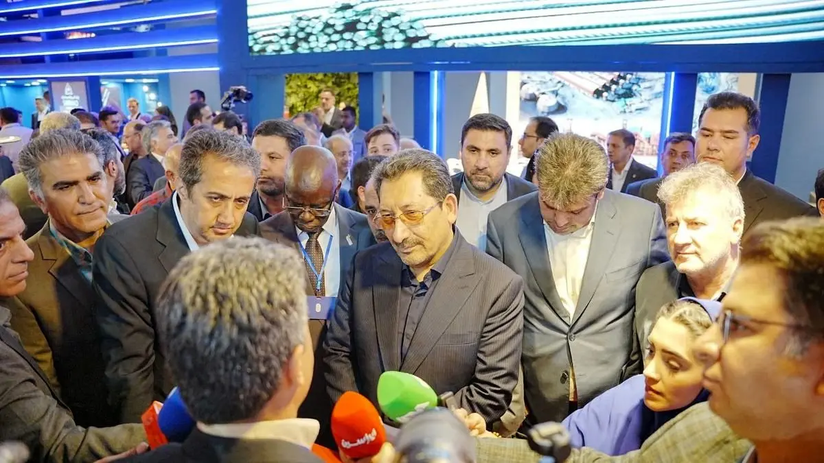 حضور وزیر صنعت، معدن و تجارت و رئیس هیات عامل ایمیدرو در غرفه ایمیدرو /ارایه گزارش دستاوردهای ایمیدرو همچون تکنولوژی PERED و راه اندازی معدن مهدی آباد از سوی آقاجانلو