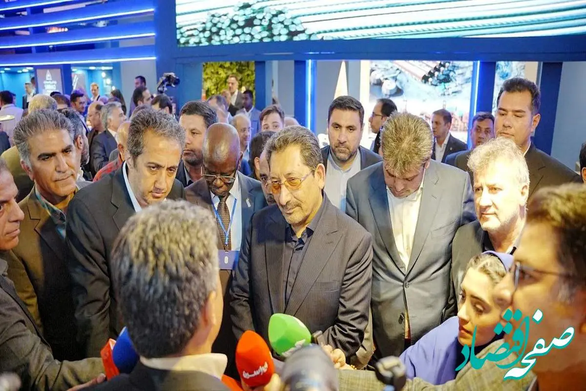 حضور وزیر صنعت، معدن و تجارت و رئیس هیات عامل ایمیدرو در غرفه ایمیدرو /ارایه گزارش دستاوردهای ایمیدرو همچون تکنولوژی PERED و راه اندازی معدن مهدی آباد از سوی آقاجانلو