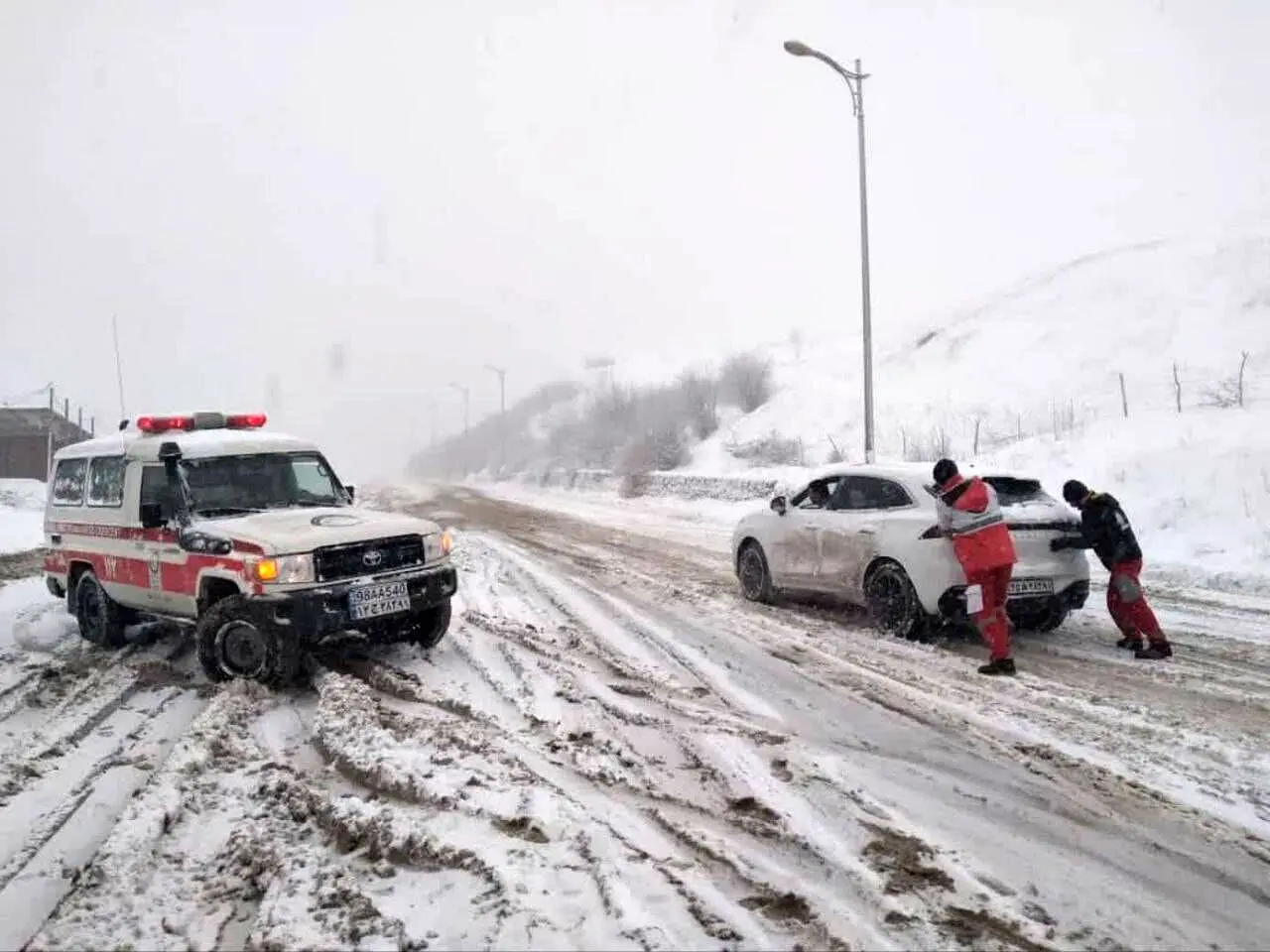 آخرین وضعیت جاده های مازندران امروز جمعه ۷ فروردین ۱۴۰۵ | ترافیک سنگین در جاده‌های برفی کندوان و هراز