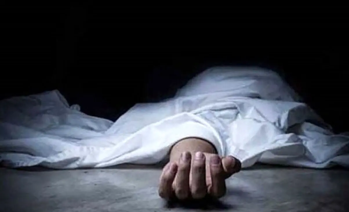 مرگ وحشتناک پسر 17 ساله ؛ بی احتیاطی پسر جوان هنگام استفاده از بالابر مغازه اورا به کام مرگ کشید 

