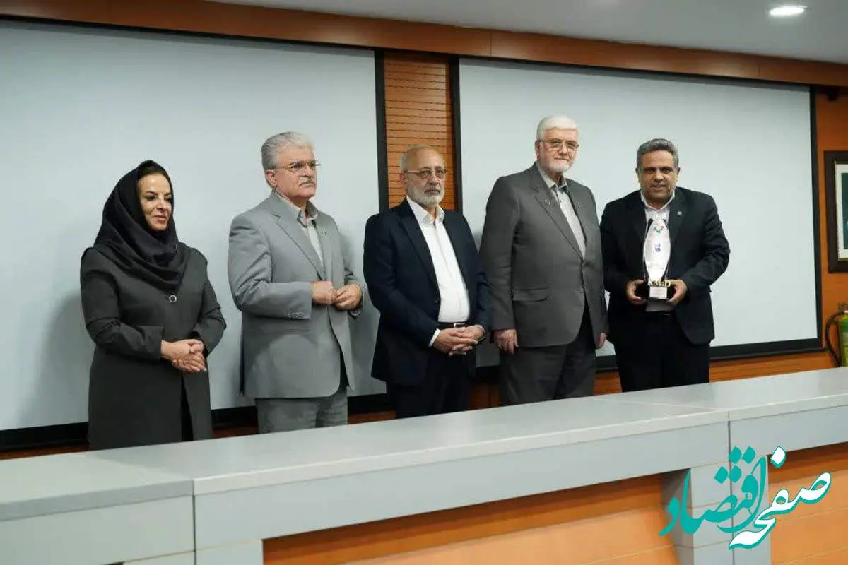 بیمه پاسارگاد موفق به دریافت تندیس بلورین سطح ۱ هشتمین دوره «جایزه بینالمللی مدیریت دانشی KM4D» شد