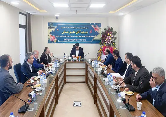 نشست مدیرعامل بانک توسعه صادرات با همکاران شعبه کاشان