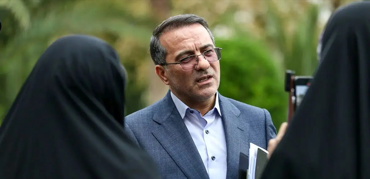 تقدیر رئیس سازمان اداری و استخدامی کشور از تعهد کارکنان دولت در ایام جنگ تحمیلی