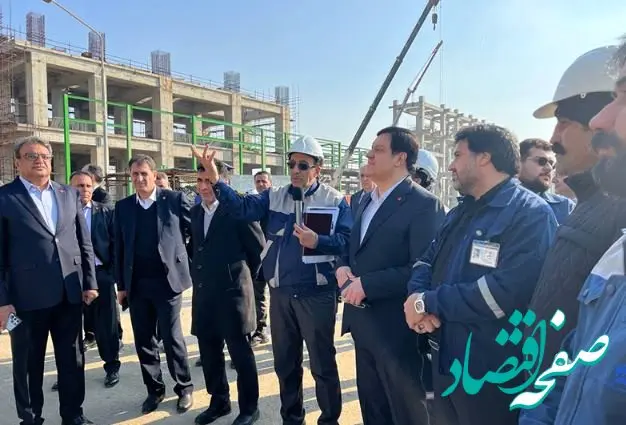 بازدید مدیرعامل بانک ملت از شرکت های پالایش نفت و پتروشیمی تبریز