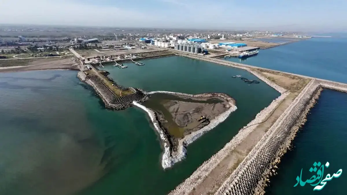 آغاز عملیات لایروبی اسکله مارینا بعد از رکوددرراستای کمک به فعالین اقتصادی