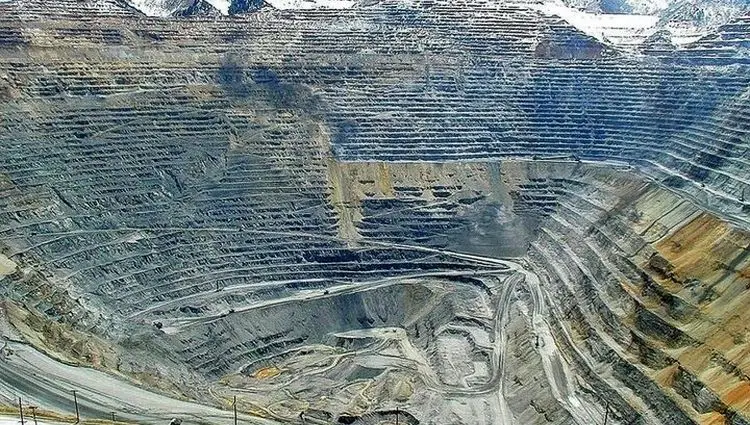 چند هزار تن ماده معدنی در مهاباد استخراج شد؟ 