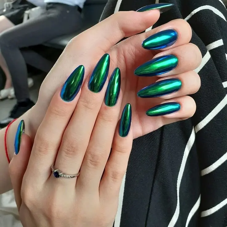لاک ژل، کروم و فرنچ سبز/ ایدههایی برای طراحی ناخن با رنگ بال مگسی