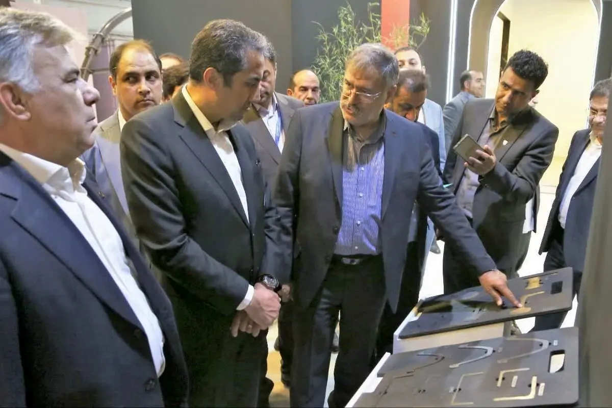 بازدید رئیس ایمیدرو و رئیس سازمان زمین‌شناسی از غرفه ذوب‌آهن در ایران اکسپو ۲۰۲۵