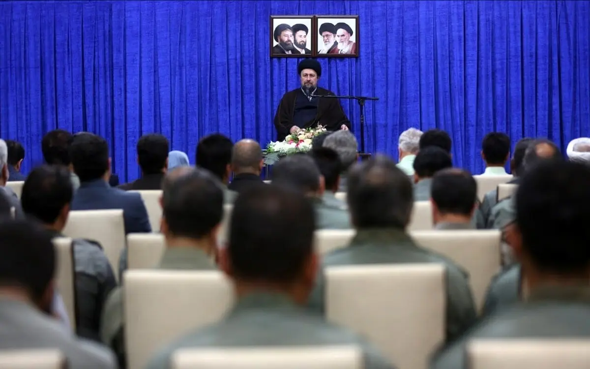 سیدحسن خمینی حسابی سوژه‌ی دوربین‌های سلفی شد! 