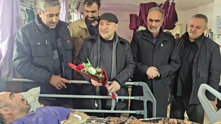 عیادت مدیرعامل سازمان منطقه آزاد ماکو و نماینده مردم ماکو، شوط و پلدشت از مجروحان حملات اخیر