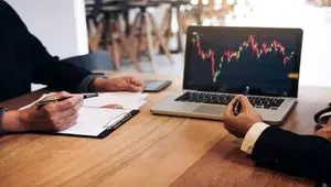 بورس در سایه سیاست؛ عقب‌نشینی ۵.۵ درصدی شاخص کل در هفته پایانی بهمن ۱۴۰۴