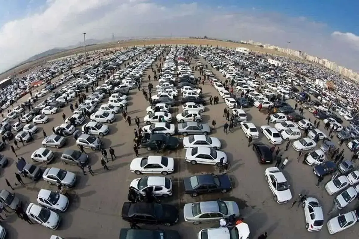 چرا  قیمت برخی خودروها در بازار کاهشی شد؟